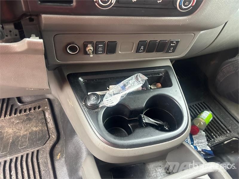 Nissan NV2500HD Dostavna vozila / kombiji