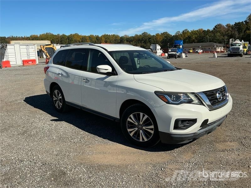 Nissan Pathfinder 2WD SUV Samochody osobowe