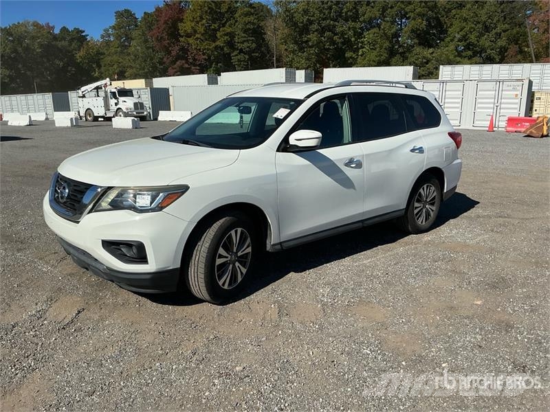 Nissan Pathfinder 2WD SUV Samochody osobowe