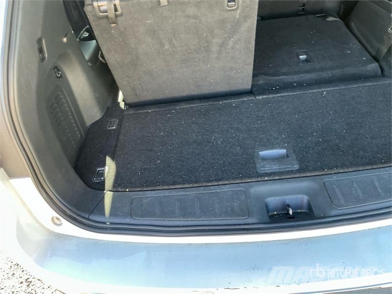Nissan Pathfinder 2WD SUV Samochody osobowe