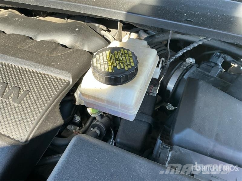 Nissan Pathfinder 2WD SUV Samochody osobowe