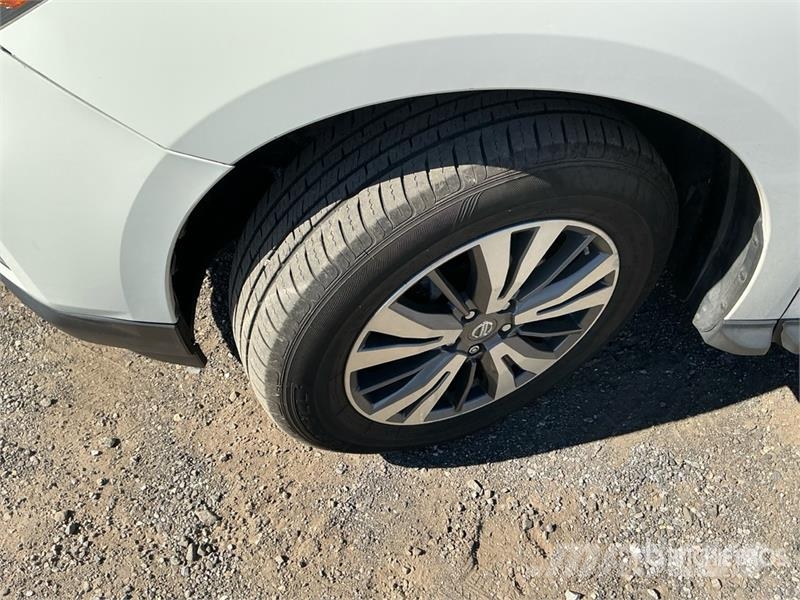 Nissan Pathfinder 2WD SUV Samochody osobowe