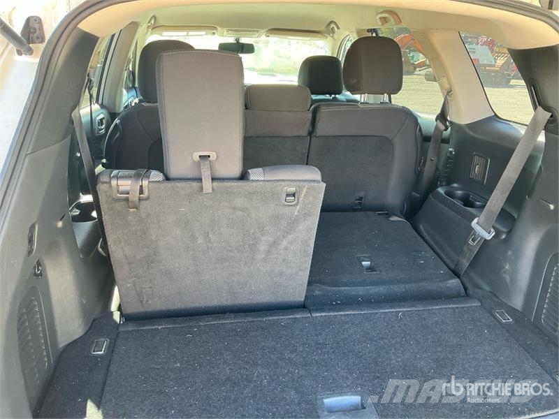 Nissan Pathfinder SV 2WD SUV Automašīnas