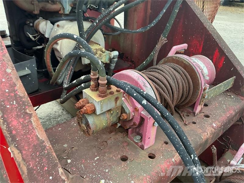 Northeast Industrial NE15HD15 15000 lb Winch Pacēlāji, vinčas un materiālu lifti