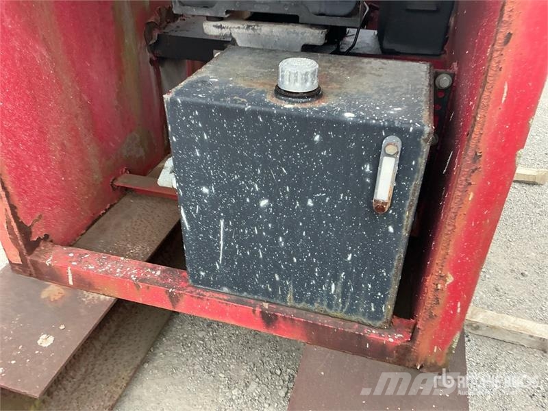 Northeast Industrial NE15HD15 15000 lb Winch Pacēlāji, vinčas un materiālu lifti