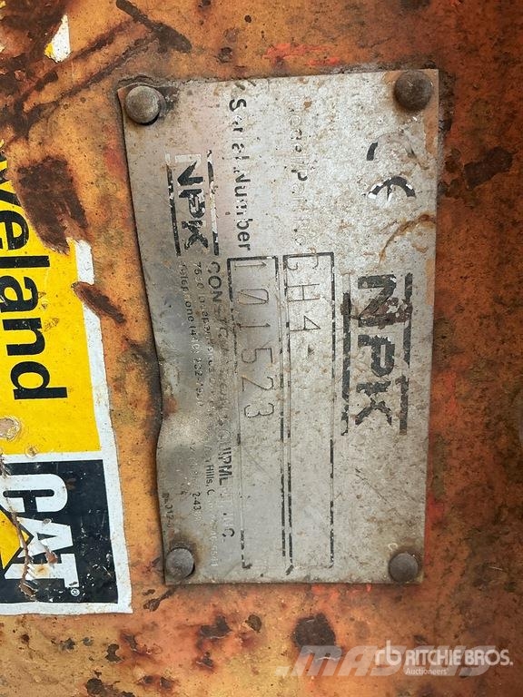 NPK GH-4 18 in Hydraulic Breaker Bourací kladiva / Sbíječky