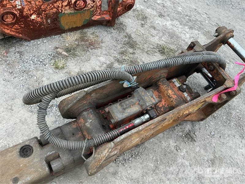 NPK GH-4 18 in Hydraulic Breaker Bourací kladiva / Sbíječky