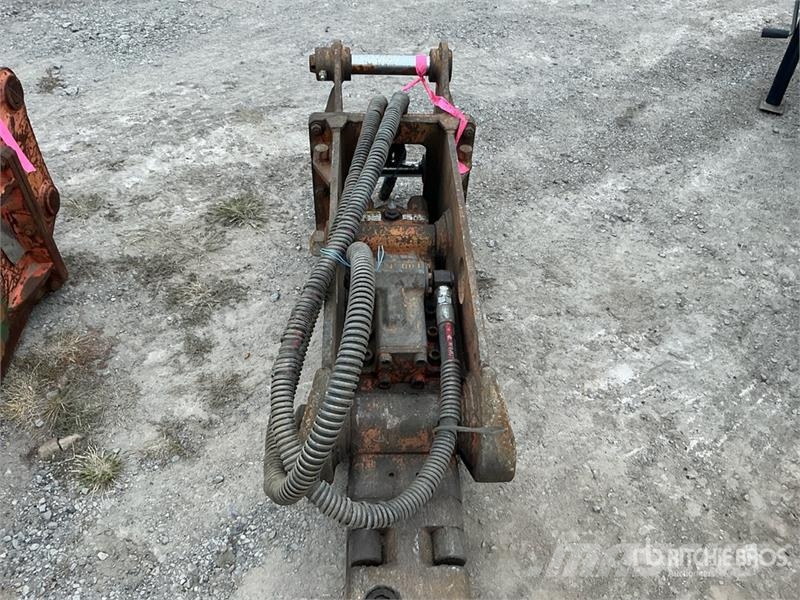 NPK GH-4 18 in Hydraulic Breaker Bourací kladiva / Sbíječky