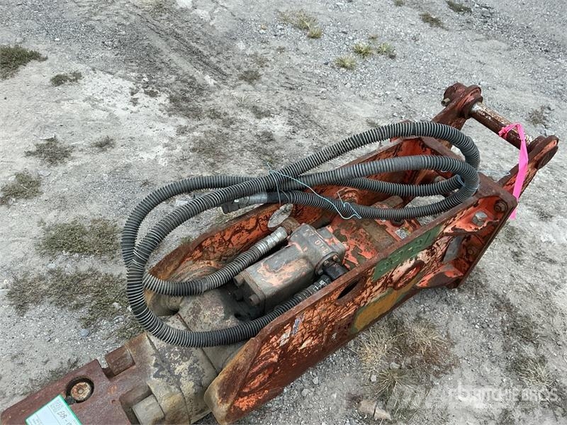NPK GH-4 18 in Hydraulic Breaker Bourací kladiva / Sbíječky