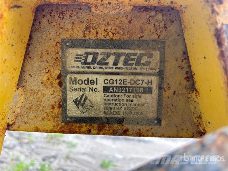 Oztec CG12E-DC7-H Electric Ceiling Concrete Vibrat Vibratoare