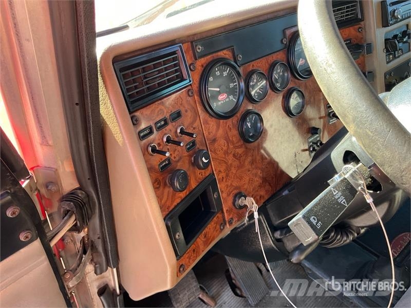 Peterbilt 330 شاحنات قلابة
