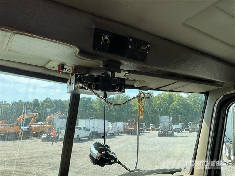 Peterbilt 335 4x2 Service Truck Комунальні автомобілі / автомобілі загального призначення