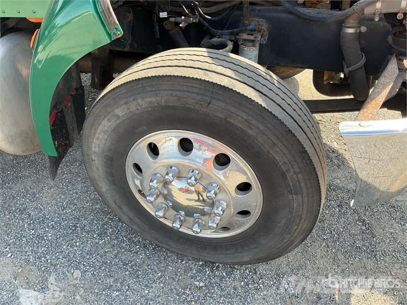Peterbilt 335 4x2 Service Truck Комунальні автомобілі / автомобілі загального призначення