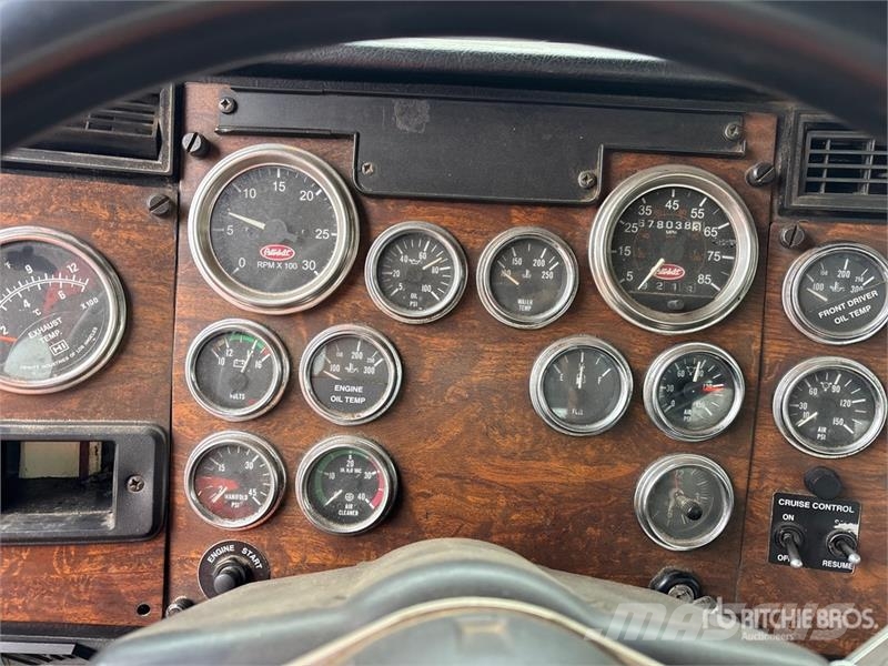 Peterbilt 357 Cabines