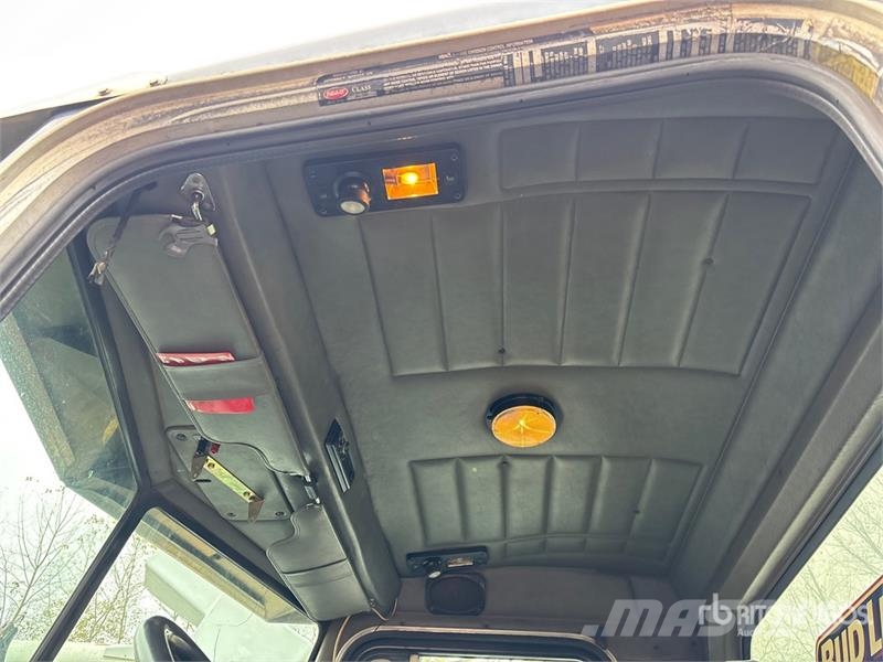 Peterbilt 357 Cabines