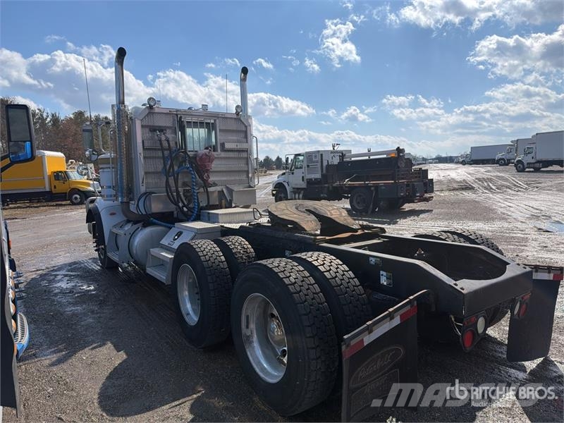 Peterbilt 367 وحدات الجر
