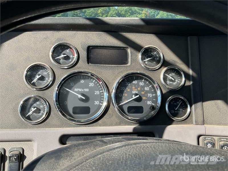 Peterbilt 388 Тягачі