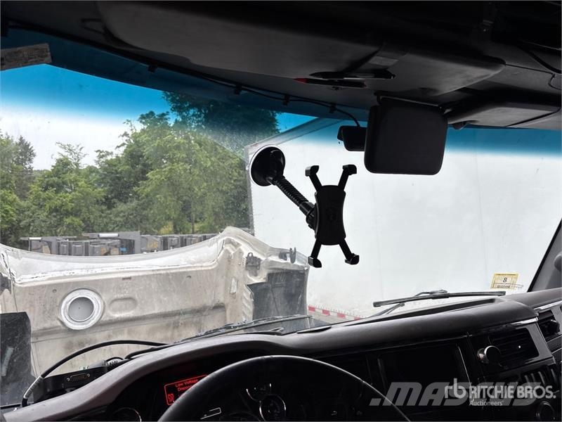 Peterbilt 579 Prime Movers