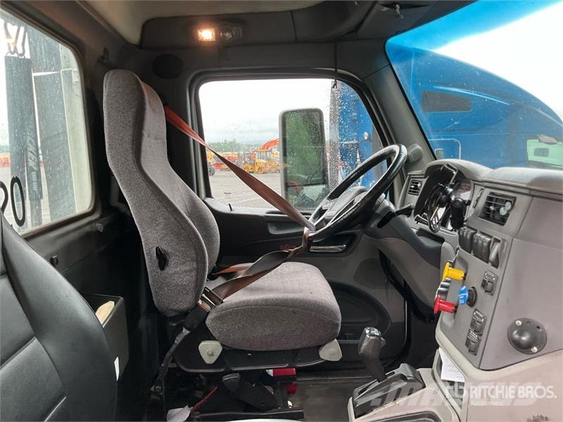 Peterbilt 579 4x2 S/A Day Cab Truck Tractor (Inoperable) Prime Movers