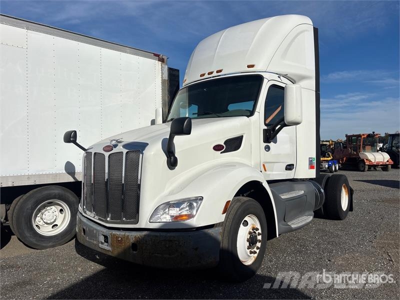 Peterbilt 579 4x2 S/A Day Cab Truck Tractor (Inoperable) Dragbilar