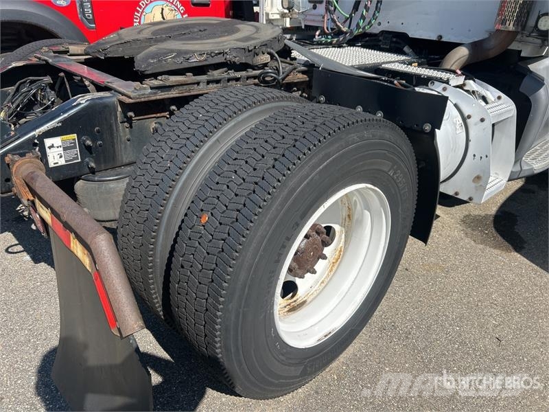 Peterbilt 579 4x2 S/A Day Cab Truck Tractor (Inoperable) Prime Movers