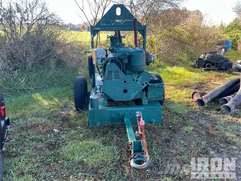 Pioneer Trailer-Mounted Water Pump Bombas de agua