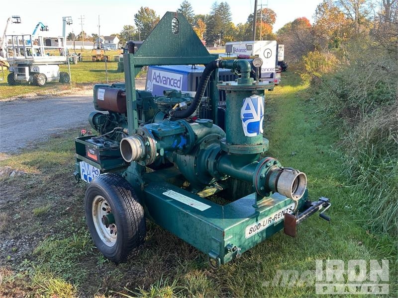 Pioneer Trailer-Mounted Water Pump Bombas de agua