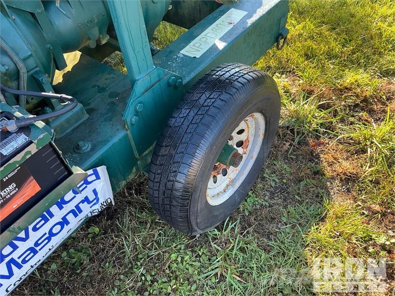 Pioneer Trailer-Mounted Water Pump Bombas de agua