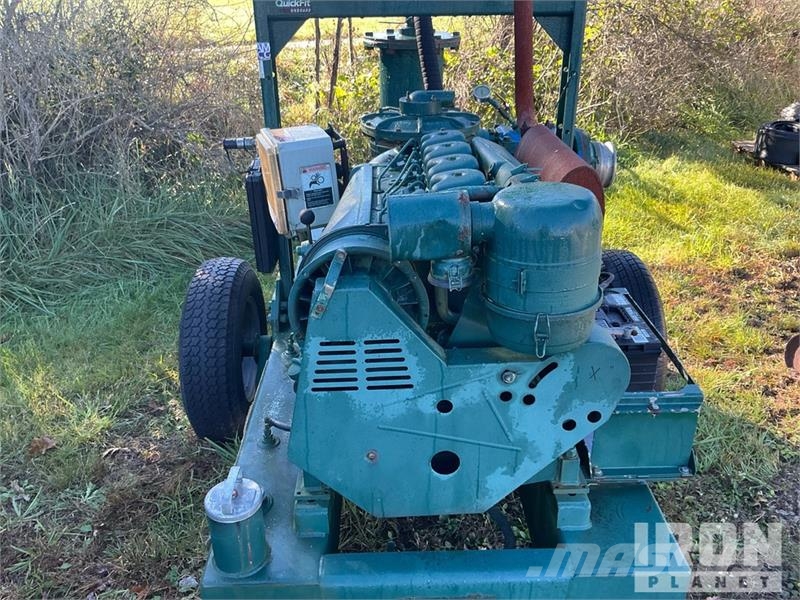 Pioneer Trailer-Mounted Water Pump Bombas de agua
