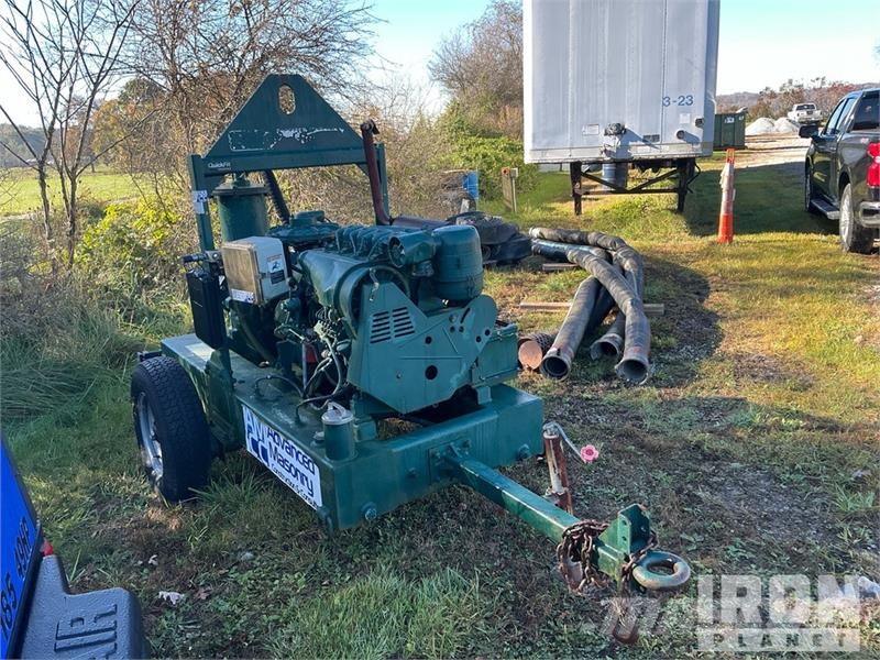 Pioneer Trailer-Mounted Water Pump Bombas de agua