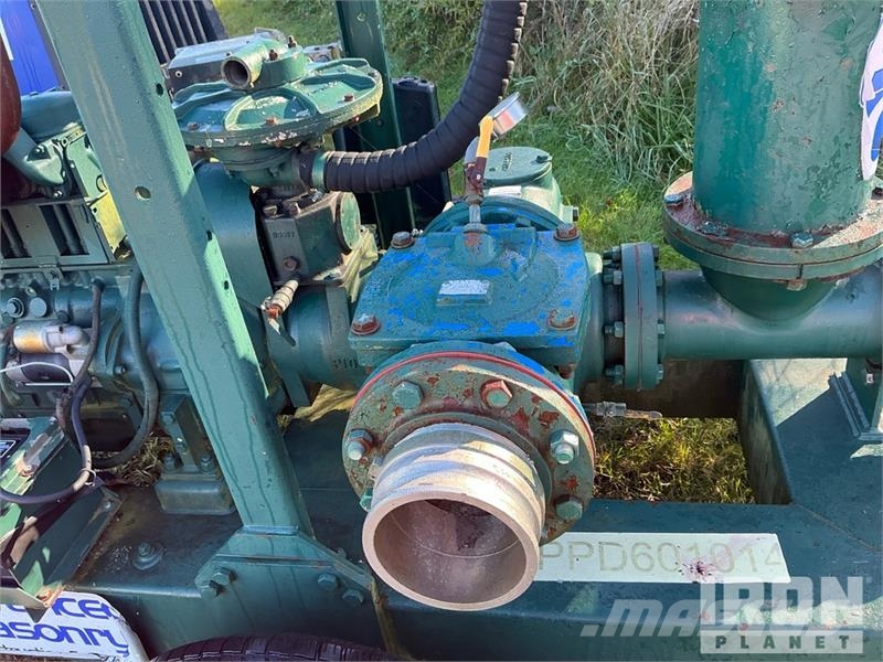 Pioneer Trailer-Mounted Water Pump Bombas de agua
