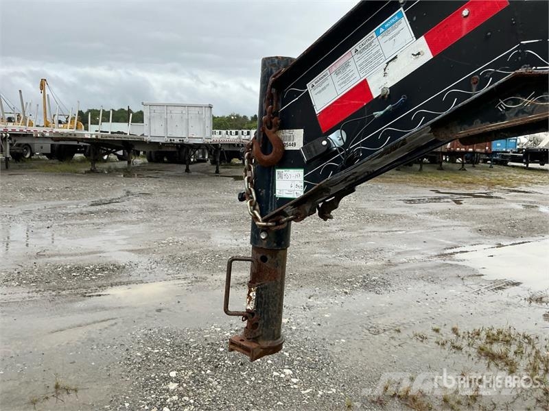 PJ Trailers Trailers 22 ft T/A Gooseneck Equipment Tr Car carrier