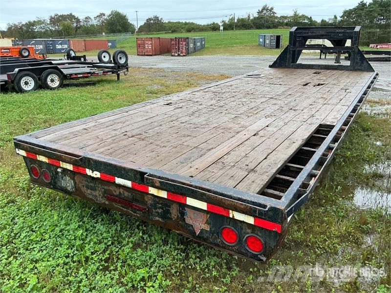 PJ Trailers Trailers 22 ft T/A Gooseneck Equipment Tr Car carrier