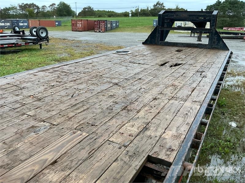 PJ Trailers Trailers 22 ft T/A Gooseneck Equipment Tr Car carrier