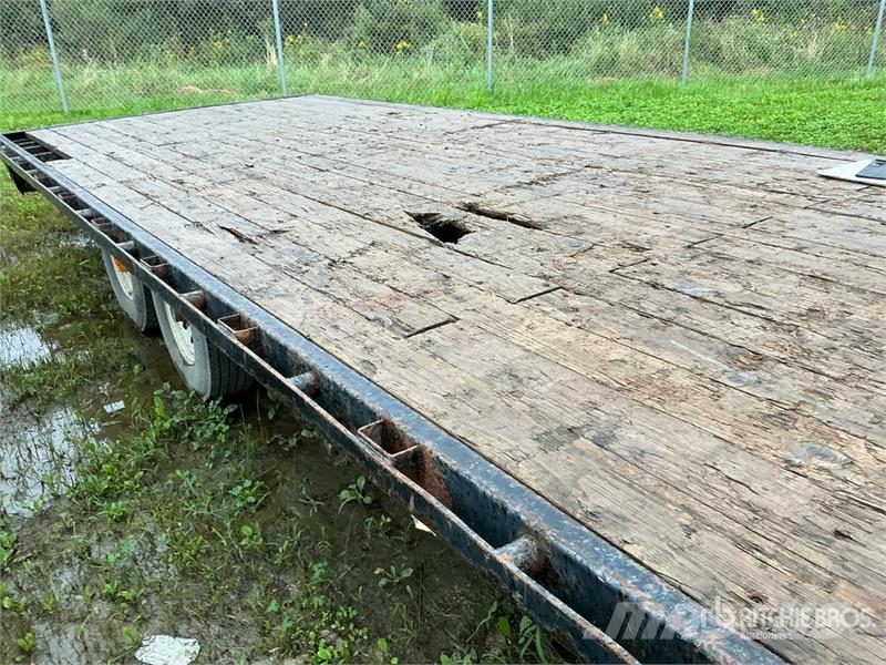 PJ Trailers Trailers 22 ft T/A Gooseneck Equipment Tr Car carrier