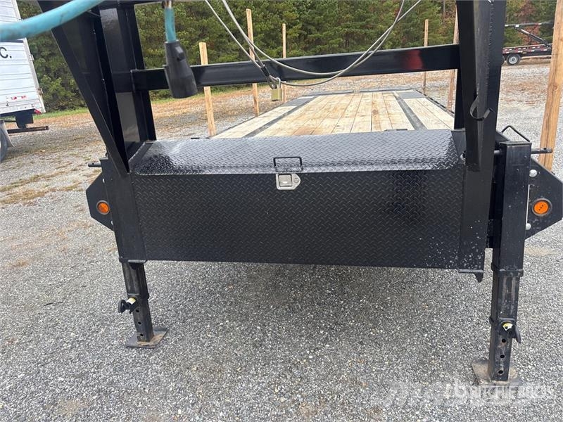 PJ Trailers Trailers 39 ft T/A Gooseneck Equipment Tr Rimorchio per il trasporto di veicoli
