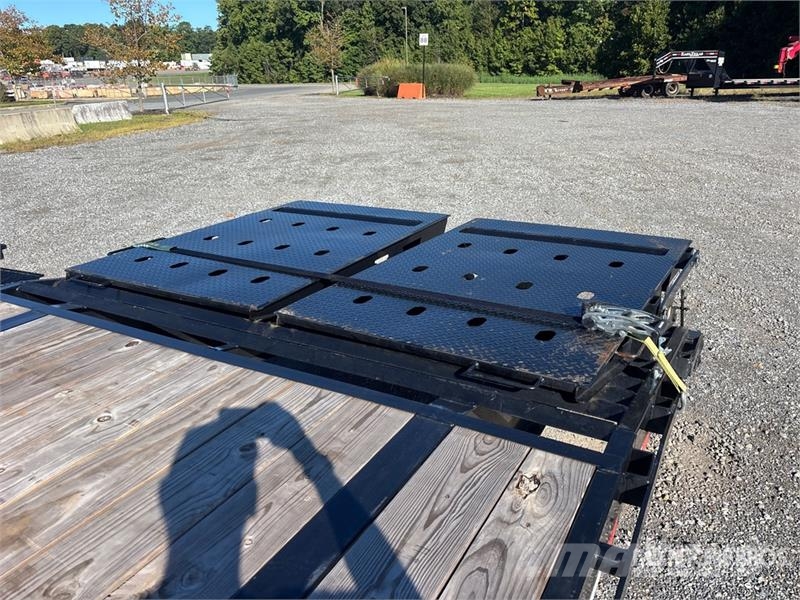 PJ Trailers Trailers Ls402 49 ft T/A Gooseneck Equipm Rimorchio per il trasporto di veicoli