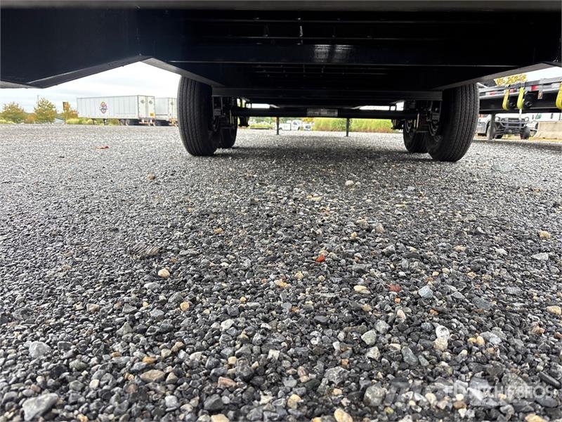 PJ Trailers Trailers LS402 49 ft T/A Gooseneck Equipm Prikolice za autotransportere