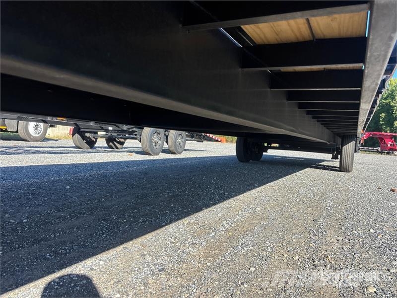 PJ Trailers Trailers Ls402 49 ft T/A Gooseneck Equipm Rimorchio per il trasporto di veicoli