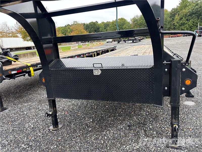 PJ Trailers Trailers LS402 49 ft T/A Gooseneck Equipm Prikolice za autotransportere