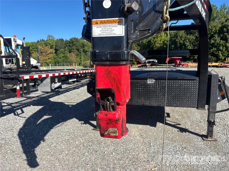 PJ Trailers Trailers Ls402 49 ft T/A Gooseneck Equipm Rimorchio per il trasporto di veicoli