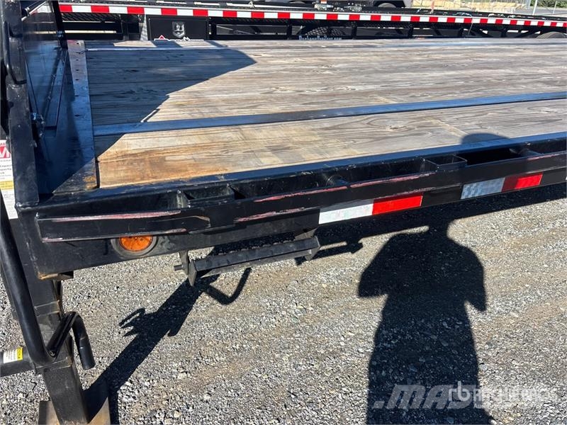 PJ Trailers Trailers Ls402 49 ft T/A Gooseneck Equipm Rimorchio per il trasporto di veicoli