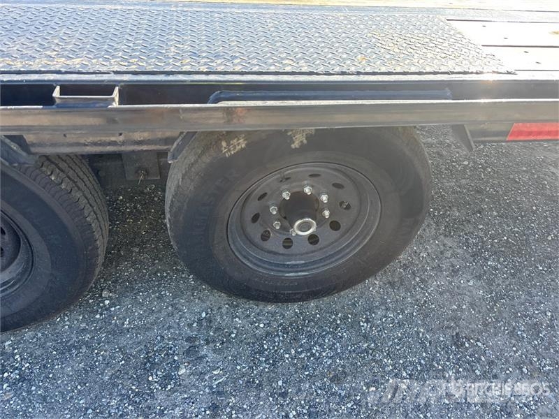 PJ Trailers Trailers Ls402 49 ft T/A Gooseneck Equipm Rimorchio per il trasporto di veicoli