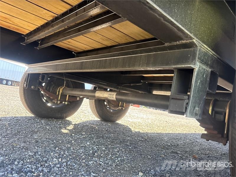 PJ Trailers Trailers Ls402 49 ft T/A Gooseneck Equipm Rimorchio per il trasporto di veicoli