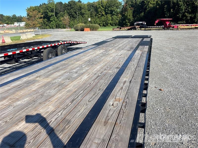 PJ Trailers Trailers Ls402 49 ft T/A Gooseneck Equipm Rimorchio per il trasporto di veicoli