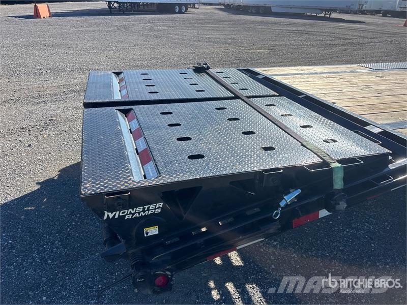 PJ Trailers Trailers Ls402 49 ft T/A Gooseneck Equipm Rimorchio per il trasporto di veicoli