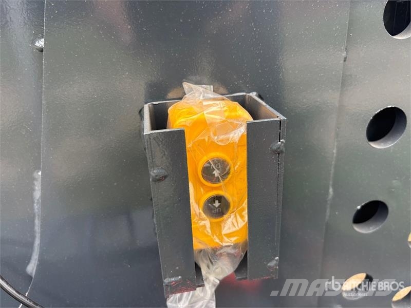 PROMECH FW80 Fifth Wheel Wrecker Attachment (Unuse Ostale kargo komponente