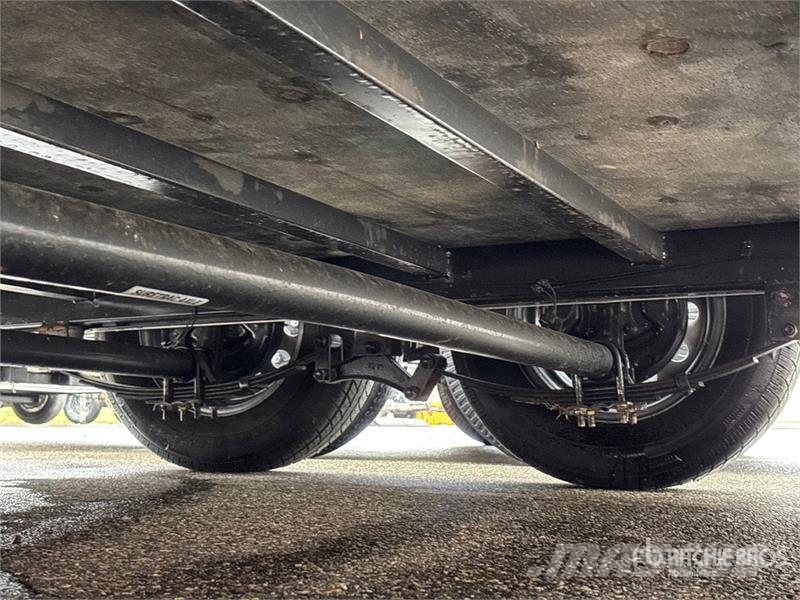 Quality Cargo 14 ft T/A Enclosed Trailer Furgons