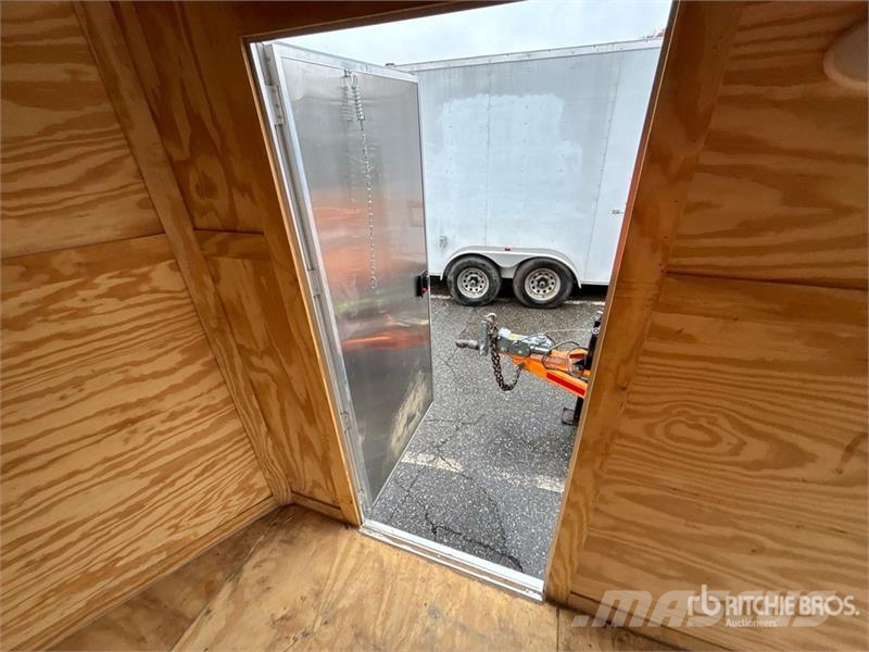 Quality Cargo 14 ft T/A Enclosed Trailer Furgons