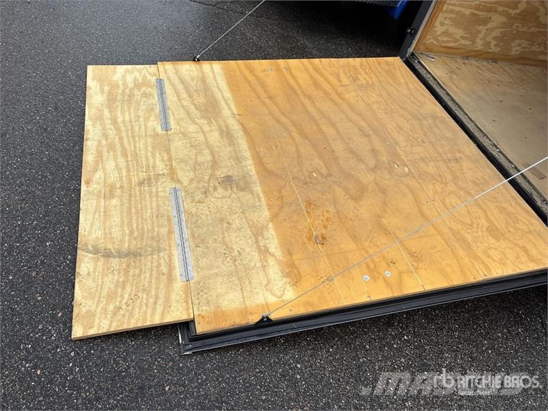 Quality Cargo 14 ft T/A Enclosed Trailer Furgons
